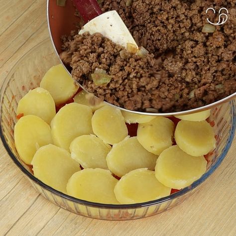 Potatoes With Hamburger Meat, Meat Over Potatoes, Yum Makers Recipes Potatoes, Yummakers Potatoes, Hamburger Meat Potatoes Recipes, Potato Recipes With Meat, Mince And Potato Recipe, Yummakers Recipes, Ground Beef With Potatoes Recipes