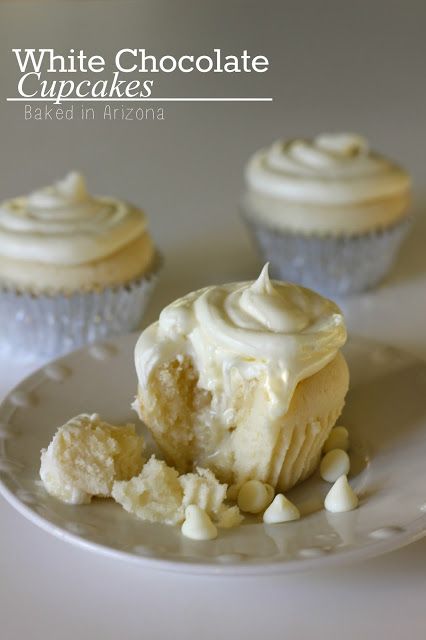 White Chocolate Cupcakes - a truffle in the center! These are a white chocolate lovers dream! #chocolate #cupcake bakedinaz.com Truffle Cupcakes, Truffle Filling, Vanilla Brownies, Baby Baker, White Chocolate Cupcakes, Amazing Cupcakes, White Chocolate Truffles, Cupcakes Recipes, Recipes Sweet