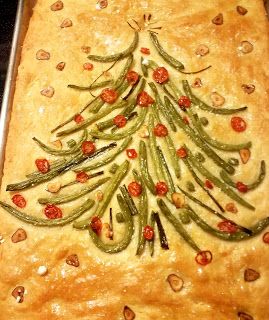 Christmas Tree Focaccia Art, Focaccia Christmas Art, Holiday Focaccia Bread, Christmas Tree Foccacia Bread Art, Foccia Bread Art Thanksgiving, Foccacia Christmas Tree, Foccacia Bread Art Christmas Tree, Foccacia Bread Christmas Art, Foccacia Bread Charcuterie Board