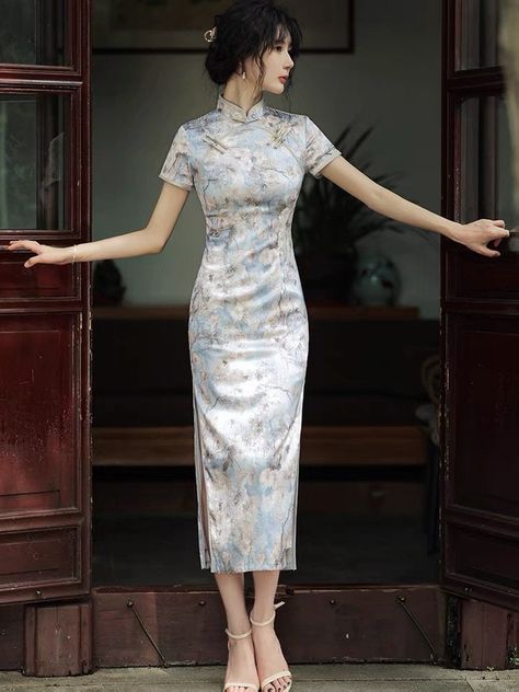 Qipao Dress Traditional, Traditional Asian Dress, Chinese Qipao, Retro Chinese, Chinese Traditional Dress, Chinese Style Dress, Dress Traditional, Fotografi Vintage, Traditional Chinese Dress