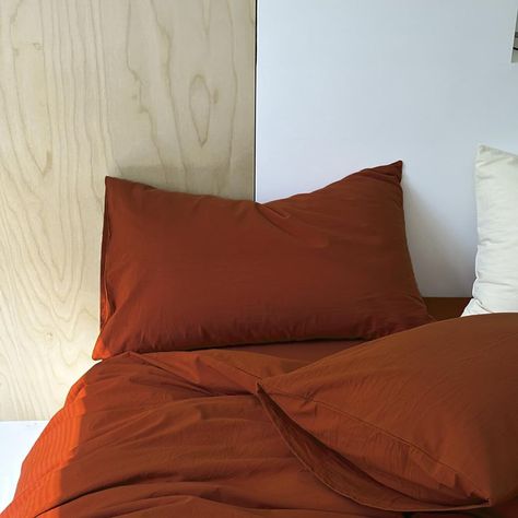 Rust bedding decor