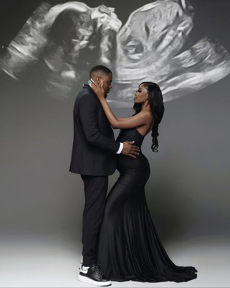 Black Couples Maternity Photoshoot Outside, Pregnant Couple Shoot, All White Maternity Shoot Black Couple, Old Money Maternity Shoot, Couples Photoshoot Maternity, Ultrasound Maternity Pictures, Black Family Maternity Photoshoot, Baby Shower Ideas Photoshoot, Maternity Pictures With Ultrasound Pic