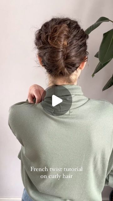 French Twist On Curly Hair, French Twist Curly Hair, Curly French Twist, French Twist Tutorial, Prom 2k24, French Twist Updo, Simple Hairstyle, French Twist Hair, Hairstyle Tutorials