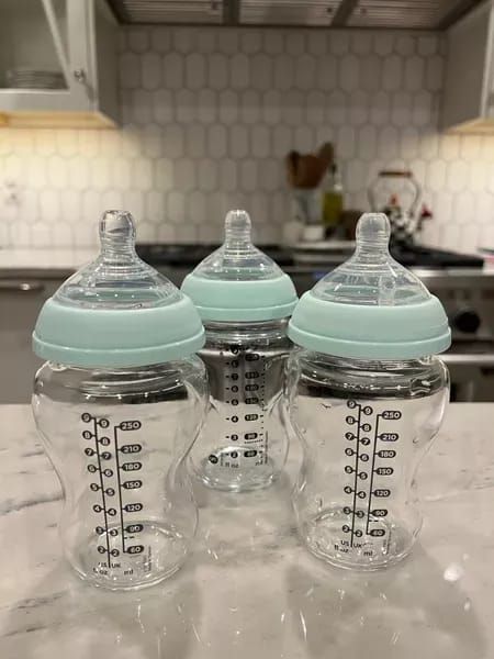 Our favorite baby bottles. I love that they are glass! #LTKfamily #LTKbaby Baby Boy Bottles, Baby Boy Stuff Newborn, Baby Bottles Aesthetic, Baby Stuff Aesthetic, Baby Things Aesthetic, Baby Accessories Must Have, Baby Stuff Must Have, Perlengkapan Bayi Diy, Baby Items Must Have