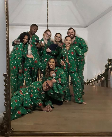 Christmas Pajama Party, Club Magazine, Christmas Feeling, Holiday Pajamas, Christmas Night, Pajama Party, Family Goals, Winter Aesthetic, Slumber Parties