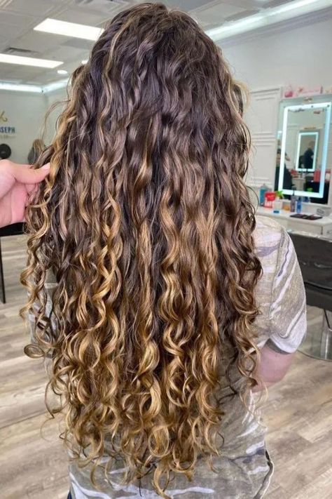 Super Long Layered Curls Balayage Long Curly Hair, Curly Hair Cuts Long Layers, Curly Long Hair Cuts, Long Curly Hair Naturally, Super Long Curly Hair, Long Layers Curly Hair, Long Curly Thick Hair, Haircuts For Long Curly Hair, Long Curly Hair Cuts