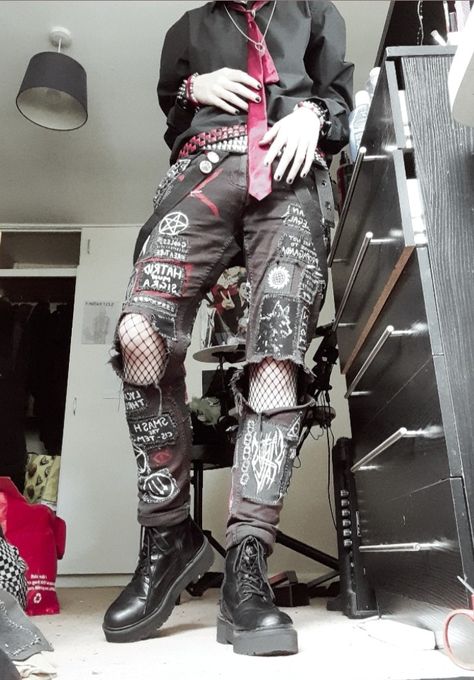 Punk Rock Formal Outfit, Male Punk Outfits Aesthetic, Punk Guys Aesthetic, Punk Outfit Inspo Men, Punk Goth Fashion Men, Punk Band Outfits, Punk Winter Outfits Men, Punk Formal Outfit Men, Male Punk Aesthetic