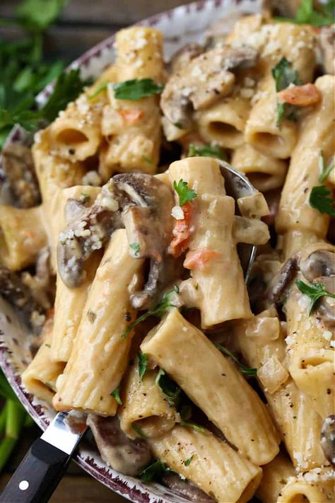 Chicken Mushroom Rigatoni, Creamy Mushroom Rigatoni, Creamy Beef And Mushroom Macaroni, Mushroom Marinara Sauce, Creamy Rigatoni Recipes, White Pasta Recipes, Mushroom Rigatoni, Rigatoni Recipe, Rigatoni Recipes