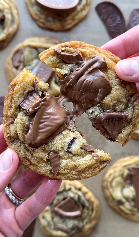 Terry's Chocolate Orange Cookie- The Best Christmas Cookie Recipe - Kelsey's Food Reviews Chocolate Orange Cookies, Terry's Chocolate Orange, Christmas Cookie Recipe, Best Christmas Cookie Recipe, Orange Cookies, Molten Chocolate, Best Christmas Cookies, Creamy Chocolate, Chocolate Orange