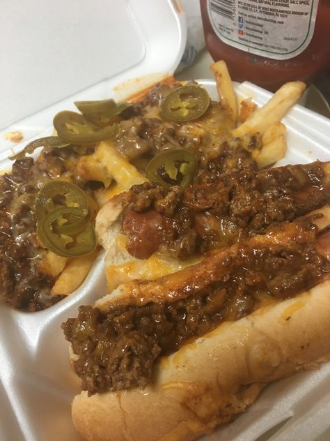 Chili Dogs, Food Crush, Cookout Food, Food Babe, Fat Foods, Delicacy Food, Fair Food Recipes, Easy Cooking Recipes, Food Goals