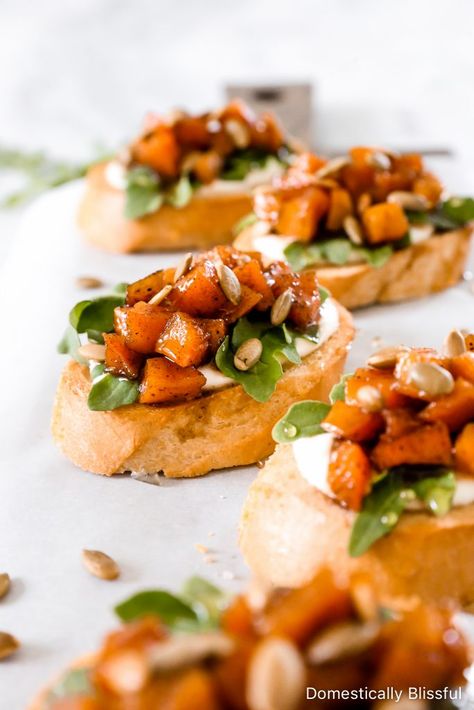 Fall Bruschetta Recipe, Thanksgiving Appetizers Crustini, Butternut Squash Crostini, Thanksgiving Appetizers Goat Cheese, Fall Bruschetta Appetizers, Fall Bruchetta Appetizers, Butternut Squash Bruschetta, Butternut Appetizer, Fall Savory Appetizers