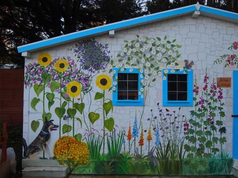 dog mural garden sunflower detail Fence Ideas Garden, Interesting Walls, Garden Murals, Painted Garden Sheds, Dog Mural, Mural Garden, Painting Buildings, Outdoor Cottage, Outdoor Mural