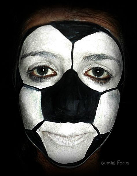 football face painting Football Makeup Ideas, White Face Paint Ideas, Funny Face Paint Ideas, Football Face Painting, Preshower Makeup, Funny Face Paint, School Spirit Face Paint, Football Makeup, Football Face Paint