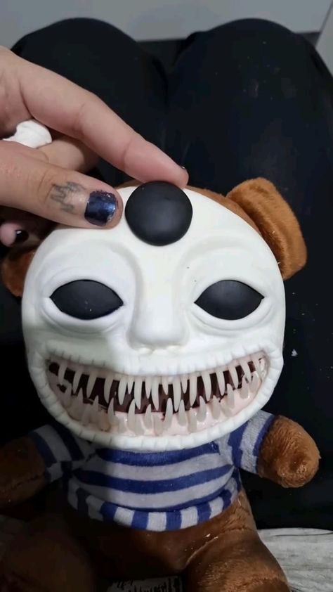 Diy Scary Dolls Ideas, Gore Crafts, Clay Face Plushies Creepy, Creepy Masks Diy, Creepy Clay Art Ideas, Scary Plushies, Diy Scary Dolls, Creepy Dolls Diy, Scary Crafts