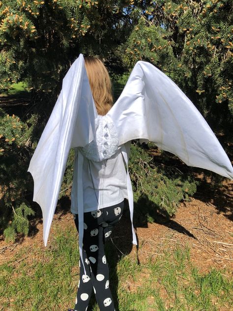 Light Fury Cosplay, Articulating Wings, Toothless Costume, Dragon Skeleton, Wings Sketch, Dragon Wedding, Cosplay Wings, Costume Wings, Golden Co