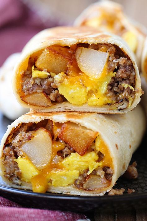 Freezer Breakfast Burritos make mornings on the go easy! Heat in the microwave from frozen and in minutes you have a hearty, delicious meal! Breakfast Burritos For A Crowd, Breakfast Sandwich Meal Prep, Potatoes And Eggs, Easy Breakfast Burritos, Frozen Burritos, Portable Breakfast, Freezer Breakfast Burritos, Breakfast Burritos Frozen, Ww Breakfast