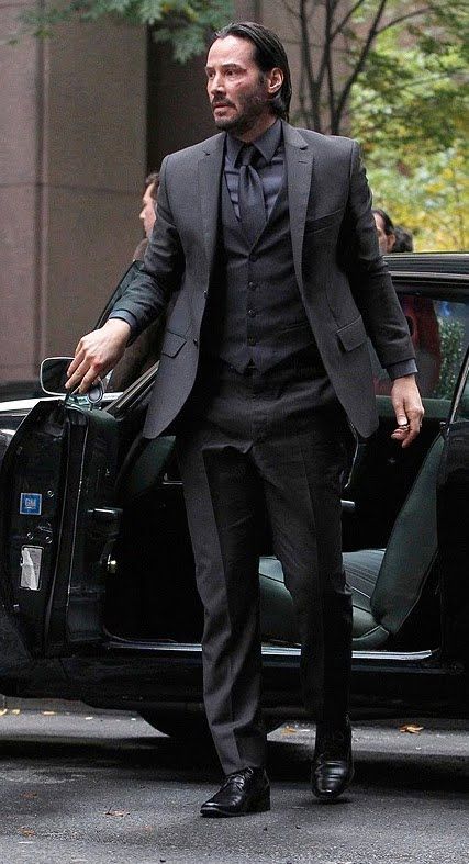 Keanu Reeves as John Wick in John Wick (2014). Black Three Piece Suit, Mode Russe, Keanu Reeves John Wick, Baba Jaga, Style Gentleman, Suits Style, A Man In A Suit, Black Suit Men, Man In A Suit