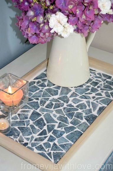 Tile Serving Tray Diy, Diy Tile Decor, Mosaic Serving Tray Ideas, Mosaic Tile Diy, Mosaic Kits To Buy, Mosaic Tile Table Top Diy, Extra Tile Ideas Diy, Diy Tile Projects, Mosaic Tile Art Ideas