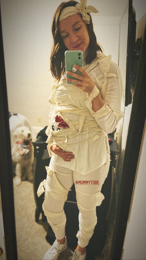 Mummy To Be Costume, Pregnant Mummy Costume, Pregnant Vampire, Mummy Costume Women, Diy Mummy Costume, Vampire Costume Diy, Mummy Halloween Costume, Horror Movie Costumes, Pregnancy Costumes