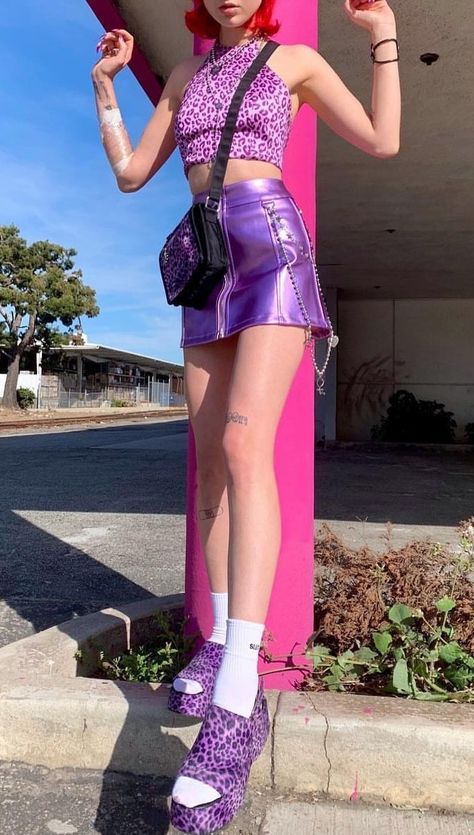 Rom Com Outfit Aesthetic, Y2k Colourful Outfits, Y2k Fashion Colorful, Colorful Club Outfits, Girly Pop Outfit, Pink Punk Outfits, Pink And Purple Outfit, Arcade Outfit Ideas, Arcade Outfit