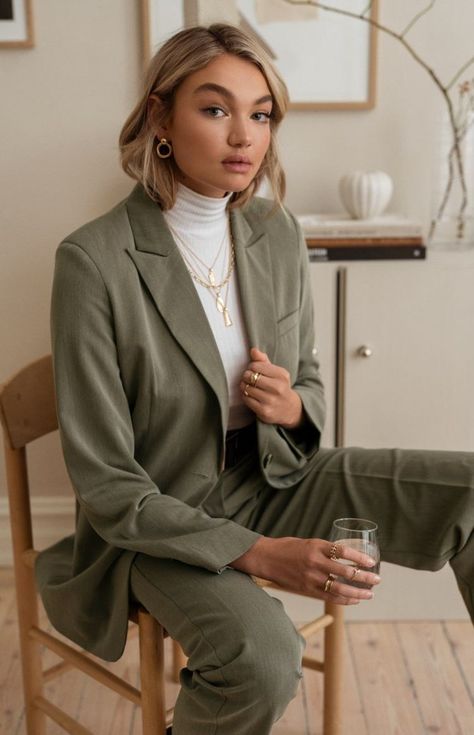 Elegantes Outfit Frau, Mode Instagram, Trendy Outfits Winter, Blazer Outfit, Green Suit, Woman Suit Fashion, Stil Inspiration, Ținută Casual, Mode Ootd