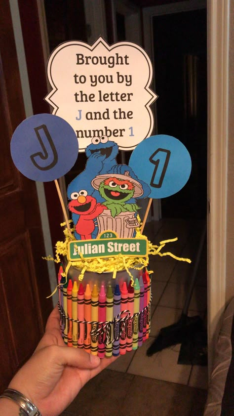 Sesame Street Birthday Balloons, Diy Sesame Street Centerpieces, First Birthday Centerpieces Boy, Sesame Street First Birthday Boy, Elmo Centerpiece Ideas, Diy Sesame Street Decorations, Sesame Street Birthday Party Ideas 1st, Sesame Street Birthday Party Ideas Food, Sesame Street Centerpiece Ideas