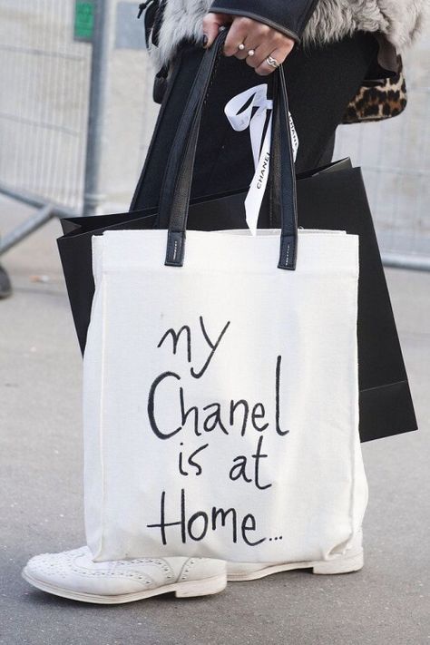 My Chanel is at home. Why would anyone say such a * thing?? Sacs Tote Bags, Sac Diy, Street Style Shoes, Mk Bags, White Tote, Eco Bag, Gigi Hadid, Chanel Handbags, Denim Jean