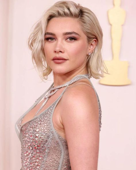 Florence Pugh Photos | Florence Pugh at the 96th Annual Academy Awards. 🩶 #Oscars #FlorencePugh | Instagram Voluminous Blowout, Oscar Hairstyles, Dibujos Toy Story, Freezing Eggs, Female Actors, Celebrity Hairstylist, Blonde Actresses, Celebrity Hair Stylist, Celebrity List