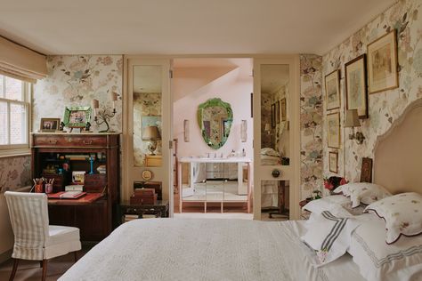 Nina Campbell's Chelsea home | House & Garden Tommy Mitchell, Fabric Covered Walls, Mews House, Nina Campbell, Edwardian House, Decorating Advice, Lifetime Achievement Award, Dos And Don'ts, London House