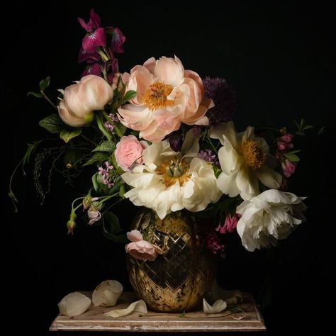 Sharon Core, Floral Photography, Deco Floral, Vase Design, Simply Lovely, Beautiful Blooms, Still Life Painting, Ikebana, Love Flowers