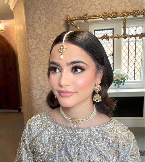 Shaadi Makeup, Desi Bridal Makeup, Pakistani Makeup Looks, Mehndi Makeup, Pakistani Makeup, Makeup Skills, Indian Wedding Makeup, Indian Bride Makeup, Good Makeup