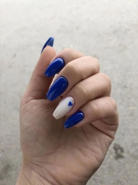 From glittery ombre gradients to delicate floral patterns, there’s something for everyone in this collection of stunning almond nails. Blue And White Acrylic Nails Design, Blue And White Nails, Blue Acrylic Nails, Minimal Nails, Almond Acrylic Nails, Cute Gel Nails, Hot Nails, Heart Nails, Fire Nails