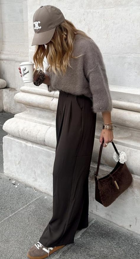 Colorful Winter Street Style, Artsy Classy Outfits, Silk Brown Pants Outfit, Simple Luxury Outfit, Samba Outfits Women Fall, Dark Brown Wide Leg Pants Outfit, 2025 Street Style Trends, Casual Winter Outfits For Women Comfy, Nyc Autumn Outfits