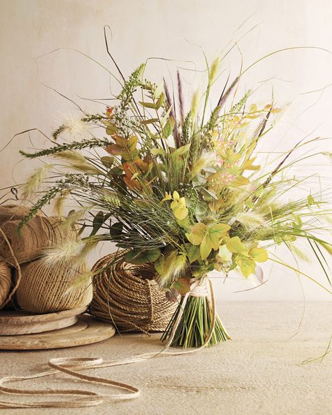 Popular Wedding Flowers, Autumn Arrangements, Grass Centerpiece, Sea Oats, Tips For Saving Money, Neutral Wedding Flowers, Garden Bouquet, Fountain Grass, Wedding On A Budget