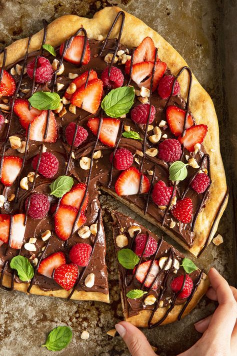 Yummy Recipe for Low-Carb Dessert Flatbread with Chocolate Frosting by thefeedfeed Dessert Flatbread, Chocolate Frosting Recipe, Chocolate Frosting Recipes, Low Carb Low Sugar, Low Carb Dessert, Low Carb Baking, Dessert Pizza, The Smoothie Diet, Frosting Recipe