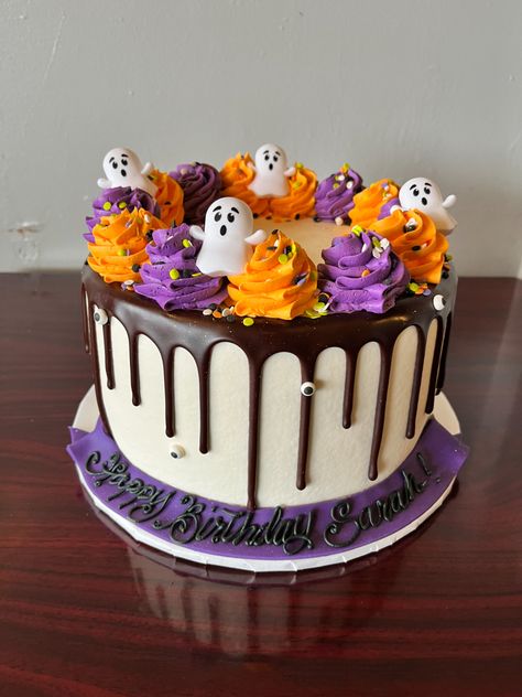 Cake Inspo Halloween, Halloween Rainbow Cake, Purple And Orange Cake Ideas, Halloween Cake Buttercream, Fall Drip Cake, Simple Halloween Birthday Cakes, Two Tier Halloween Cakes, Small Halloween Cakes Ideas, Halloween Themed Cakes Easy