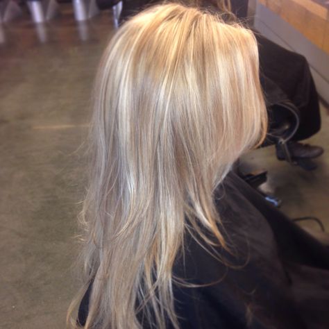 Blonde highlights Blonde With Brown Chunks, Platinum Blonde Chunky Highlights, Platinum Blonde With Highlights, Blonde Chunky Highlights, Blonde Chunks, Platinum Blonde Highlights, Chunky Highlights, Blonde Streaks, Hair Extentions