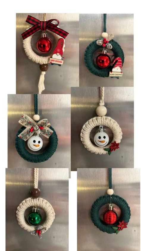 Make Crochet Christmas Decorations With Curtain Rings Curtain Rings Crafts, Macrame Wreath, Creative Christmas Crafts, Crochet Christmas Wreath, Wreath Ornaments, Crochet Christmas Gifts, Handmade Christmas Crafts, Christmas Centerpieces Diy, Crochet Christmas Decorations