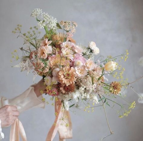 Pale Peach, Summer Bouquet, Flower Studio, Wedding Flower Inspiration, Instagram Highlights, Wedding Flower Arrangements, Wedding Mood, Flower Farm, Bride Bouquets