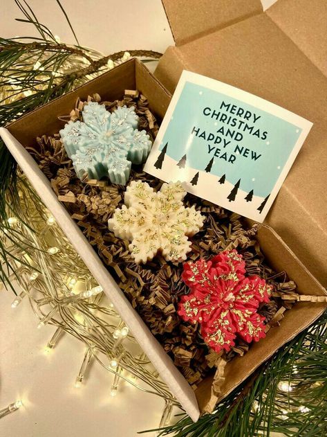 Christmas Candle Gift Box, Christmas Candle Gift Set, Candle Gift Box Ideas, Christmas Candle Ideas, Christmas Candle Making, Unique Snowflakes, Special Candles, Candles For Christmas, Snowflake Candle