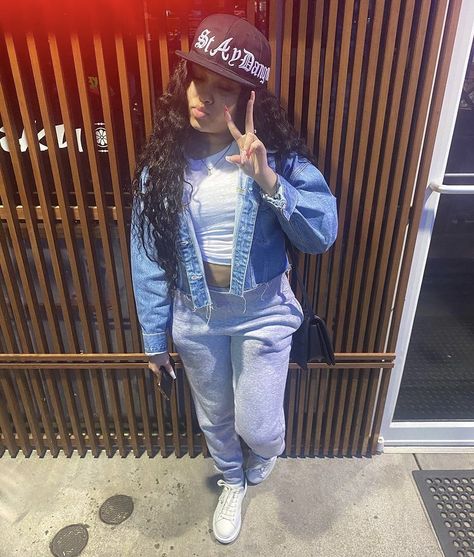 Sweatpants And Jean Jacket Outfit, Jean Jacket Sweatpants Outfit, Blue Jean Jacket Outfits Black Women, Jean Jacket And Sweatpants, Blue Jean Jacket Outfits, Winter Jacket Outfits, Sweatpants Outfits, Jean Jacket Outfits, Sweatpants Outfit