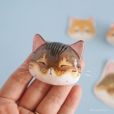 My first ever custom made cat magnets! I’m so stoked with how these turned out, especially the whiskers 😆 i feel like making more magnet designs for my own fridge haha 🤭 #handmade #airdryclay #miniature #miniatureclay #custommade #customorder #giftideas #handmadefridgemagnet #catlovergift #pawrentgifts #furbabygift #catmemorial #catgifts #handmadecat Cat Fridge Magnet, Airdryclay Ideas, Cat Magnet, Cat Magnets, Ceramic Cats, Monogram Wallpaper, Clay Pins, Clay Cat, Hobby Ideas