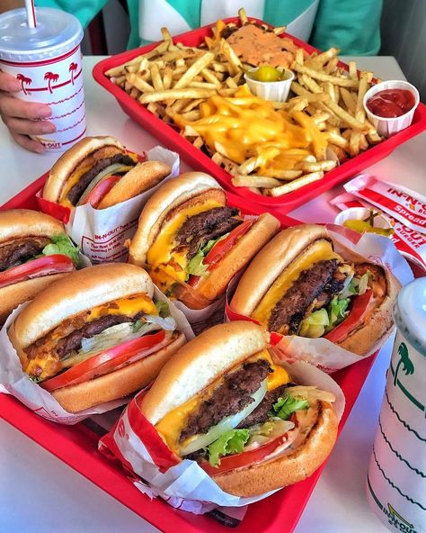 In And Out Burger, Junk Food Snacks, Sleepover Food, Burger And Fries, The End Of The World, Food Goals, Food Obsession, End Of The World, Pretty Food