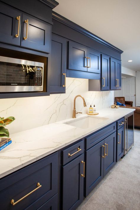 Navy Blue Kitchen Cabinets, Dark Blue Kitchens, Blue Kitchen Designs, Navy Blue Kitchen, Navy Kitchen, Garage Kitchen, Blue Kitchen Cabinets, تصميم للمنزل العصري, Kitchen Remodel Inspiration