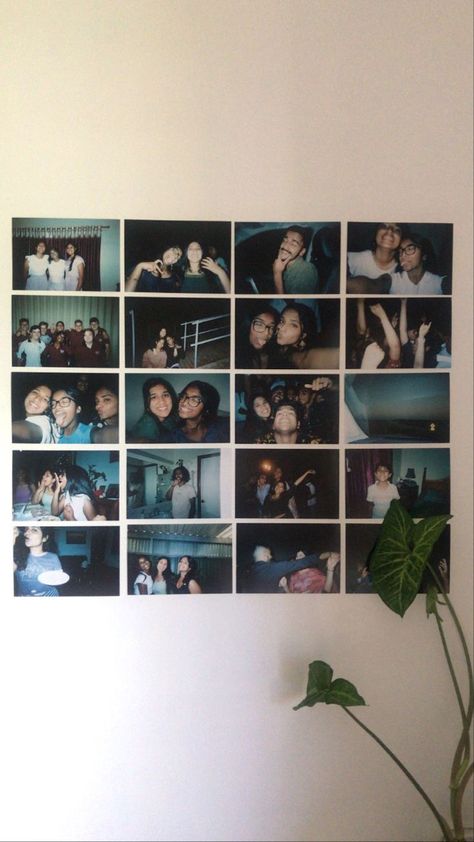 Disposable Camera Wall Collage, Dorm Room Pictures Wall, Cute Wall Photo Collage, Film Photo Wall Bedroom, Disposable Pictures Wall, Photo Wall Collage Bedroom Friends, Film Photo Display, Photo Board Collage, Disposable Photo Wall