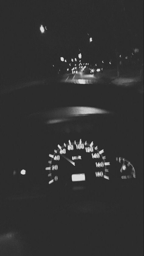 i like driving at night until i dont know where i am anymore. its so peaceful and dark...especially if its storming outside it gets even better❤️ Driving At Night Aesthetic, Drive At Night, Outside Dark, Outside At Night, At Night Aesthetic, Wallpaper Gelap, Dark Outside, Driving At Night, Wallpaper Estetika