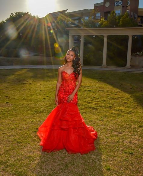 Prom Poses Single Black, Prom Poses Black Women, Prom Pictures Black People, Prom Photoshoot Ideas Single, Prom Poses Single, Solo Prom Poses, Prom Shoot, Prom Pictures Couples Black, Prom Pose