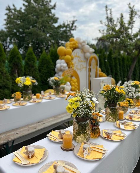 First Bee-day Winnie The Pooh Tablescape, Winnie The Pooh Garden Party, Winnie The Pooh Party Theme, Winnie The Pooh First Birthday Ideas, Winnie The Pooh Baby Shower Table, Winnie The Pooh Birthday Party Decor, Winnie The Pooh Decorations Birthday, Winnie The Pooh Party Table, Winnie Pooh First Birthday