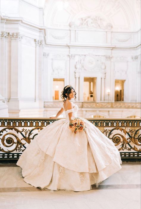 Quinceanera Couple Pictures, Quiencenara Photoshoot, Xv Pictures Ideas, Quinceanera Pink Theme, 15 Photoshoot Ideas, Quince Poses, Quince Pics, Quince Picture Ideas, Quince Photos