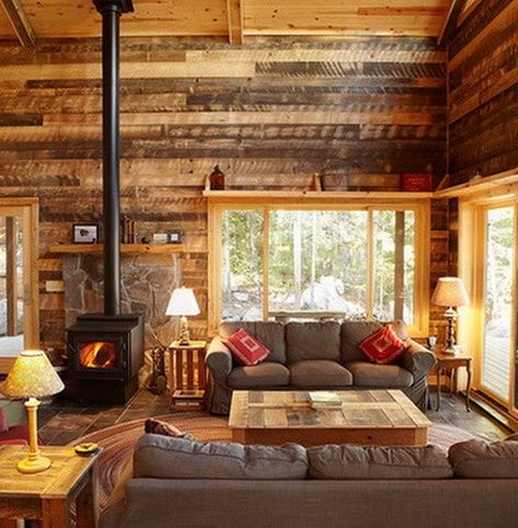 30 DIY Pallet Wall Ideas_26 Lodge Style Living Room, Log Cabin Living, Furnitur Ruang Keluarga, Cabin Living Room, Rustic Home Interiors, Log Cabin Decor, Cabin Interiors, Cabin Living, Rustic Cabin Decor